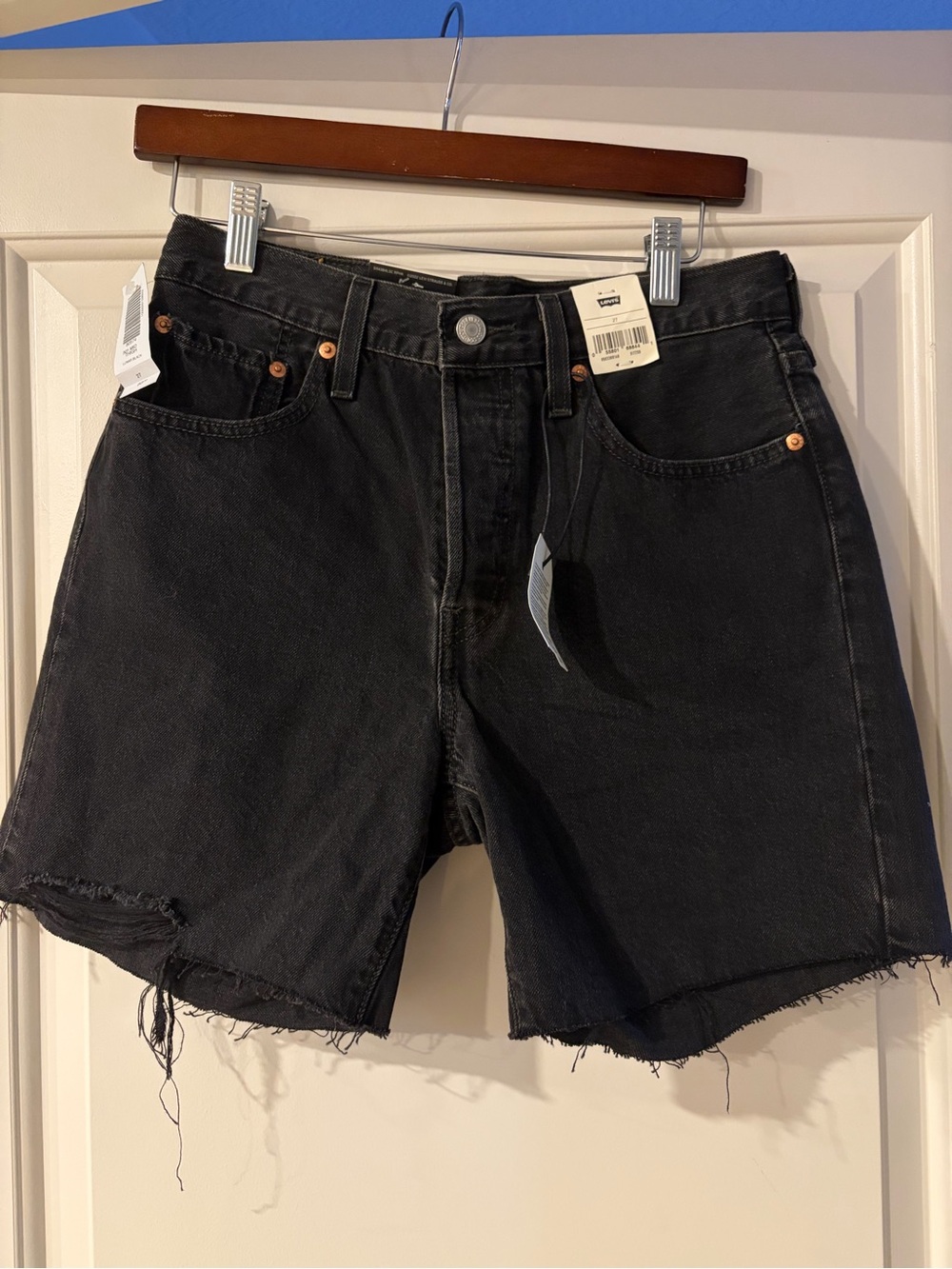 NWT Levi's 501 Mid Thigh Black Shorts
